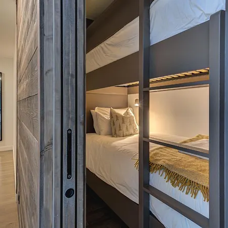 White Pearl A05 Modern Alpes Travel Sleeps 4 To 6 Apartment *