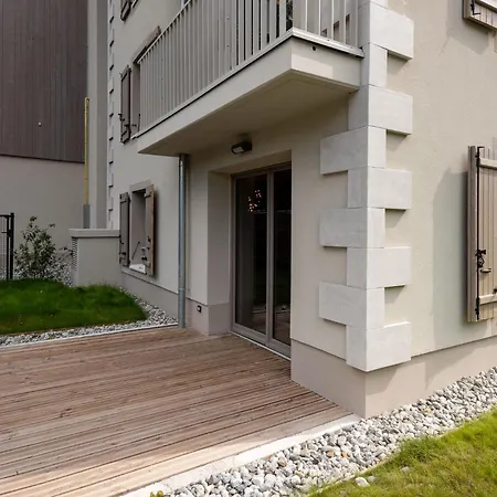 White Pearl A05 Modern Alpes Travel Sleeps 4 To 6 Apartment *