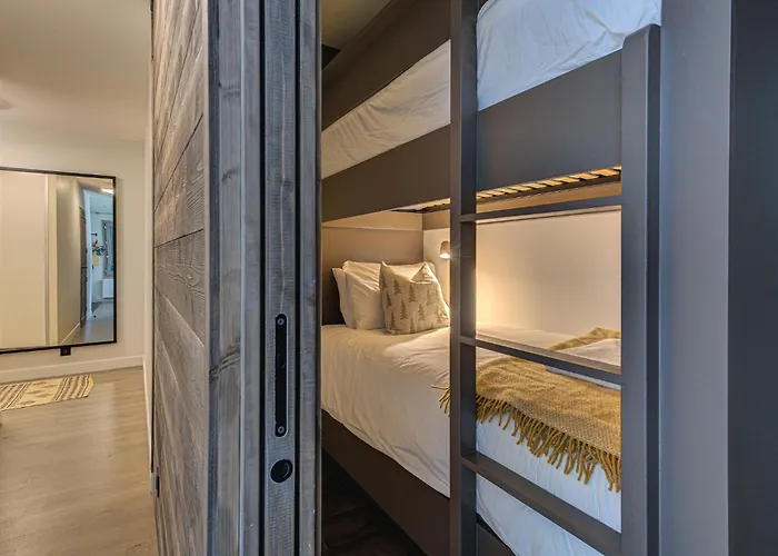 White Pearl A05 Modern Alpes Travel Sleeps 4 To 6 Apartment *