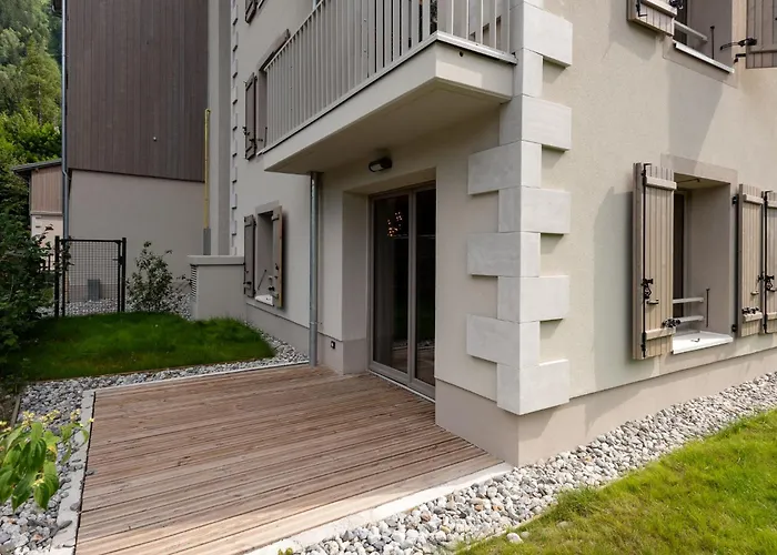 White Pearl A05 Modern Alpes Travel Sleeps 4 To 6 Apartment *