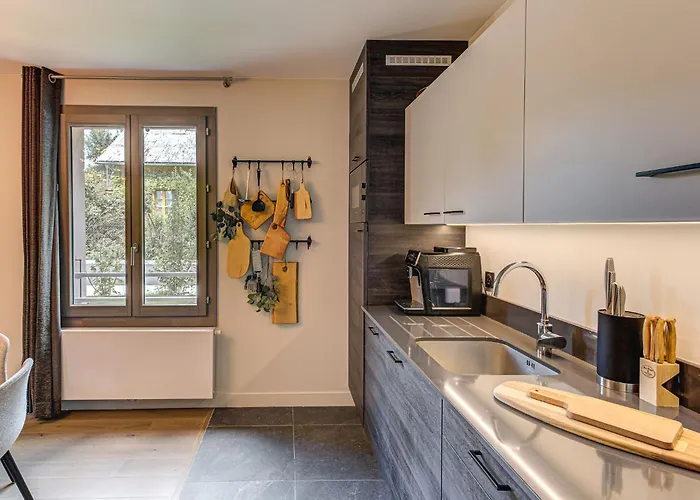 White Pearl A05 Modern Alpes Travel Sleeps 4 To 6 Apartment