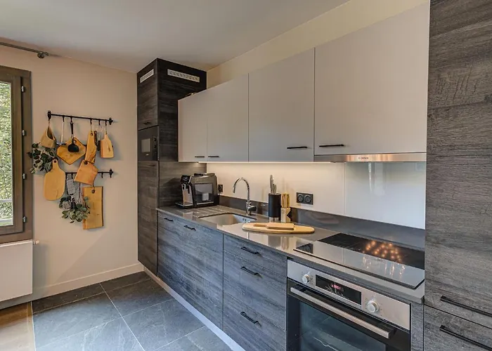 Апартаменты White Pearl A05, Alpes Agency, Chamonix, Sleeps 4 To 6 *