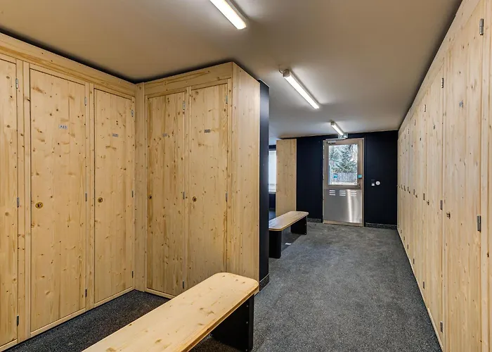 White Pearl A05 Modern Alpes Travel Sleeps 4 To 6