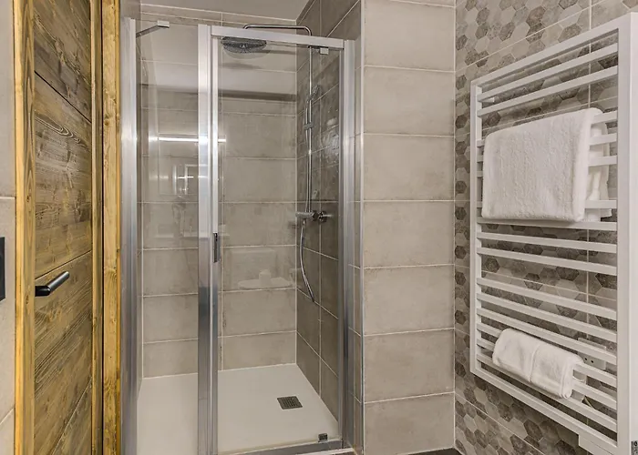 White Pearl A05, Alpes Agency, Chamonix, Sleeps 4 To 6 Шамони