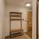 White Pearl A05, Alpes Agency, Chamonix, Sleeps 4 To 6 Apartment *