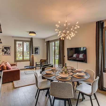 White Pearl A05 Modern Alpes Travel Sleeps 4 To 6 Апартаменты *