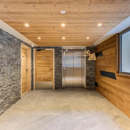 White Pearl A05 Modern Alpes Travel Sleeps 4 To 6 *