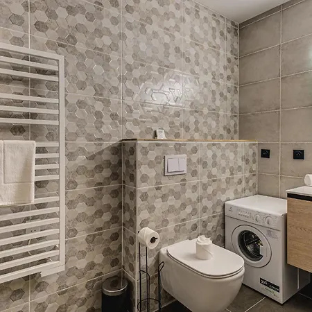 White Pearl A05 Modern Alpes Travel Sleeps 4 To 6